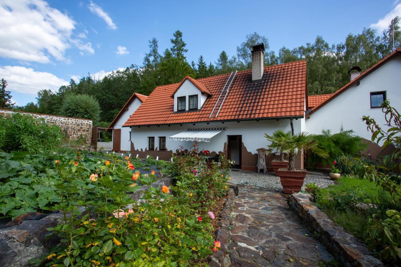 Hajovna Hnevnice Luaran gambar