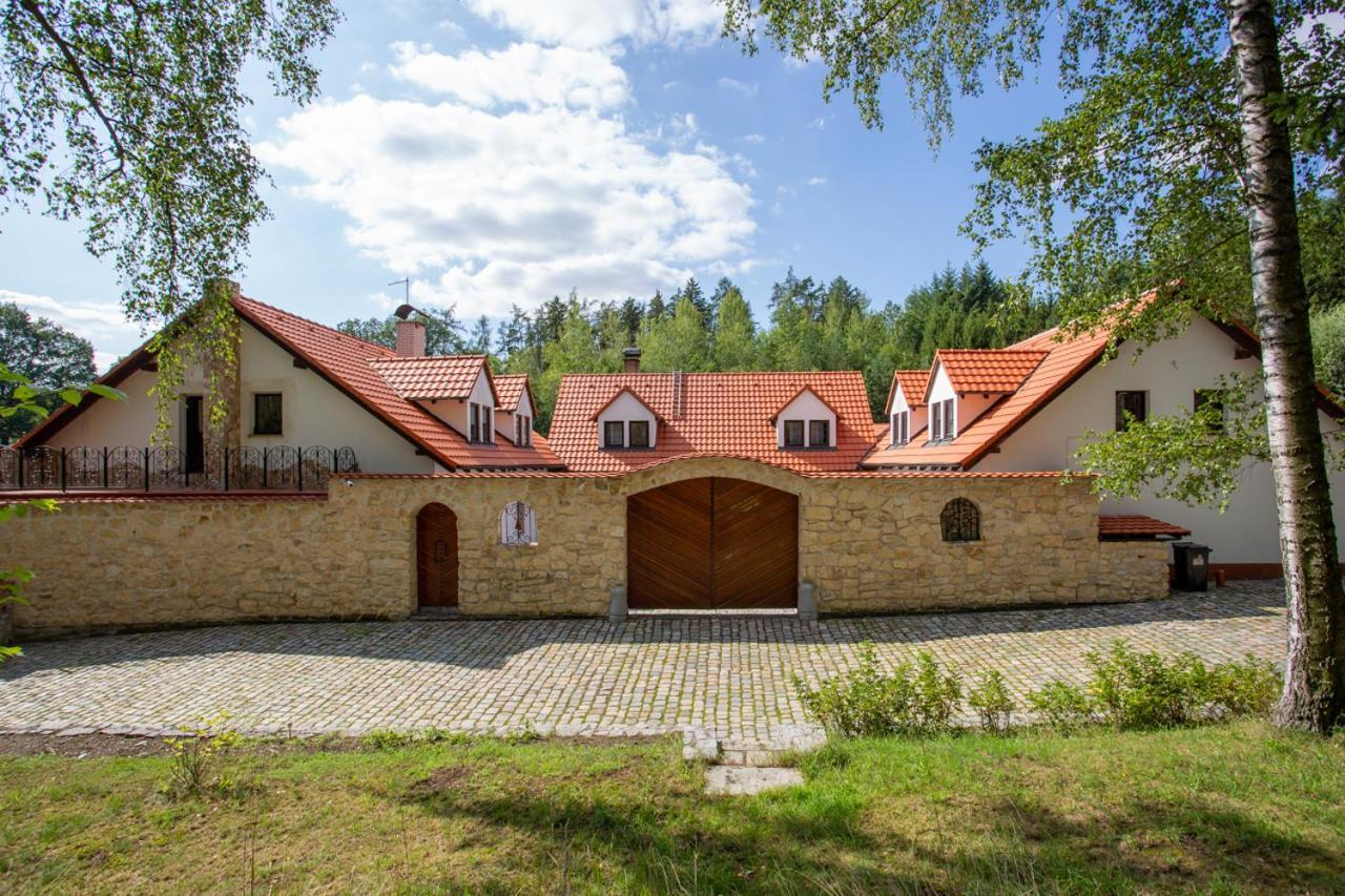 Hajovna Hnevnice Luaran gambar